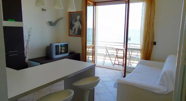 M210 - Marcelli, trilocale fronte mare con vista mozzafiato, Rezervovat Hotel Marcelli 