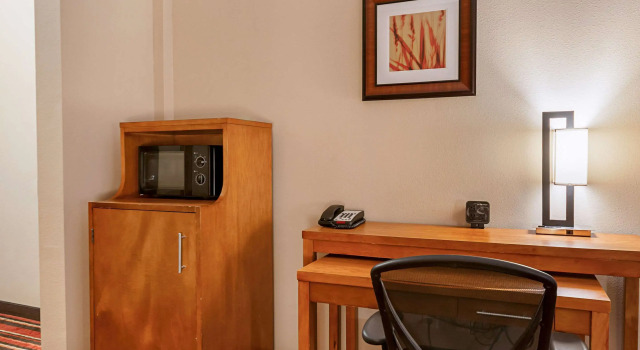 Четырёхместный люкс Comfort Suites Sulphur-Lake Charles
