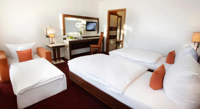 Трёхместный номер Standard Norderstedter Hof by Centro Comfort