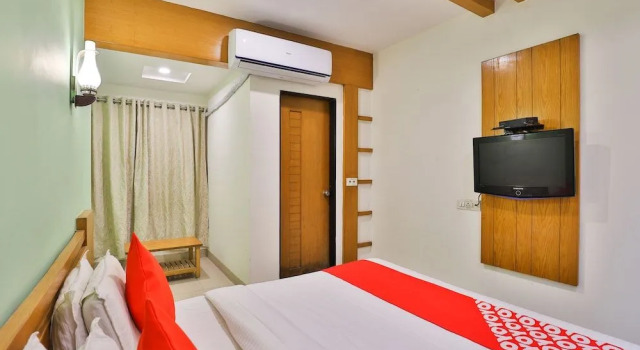 OYO 22419 Hotel Summit, Rezervovat Hotel Hotely v Gujarat s parkováním, Parkování