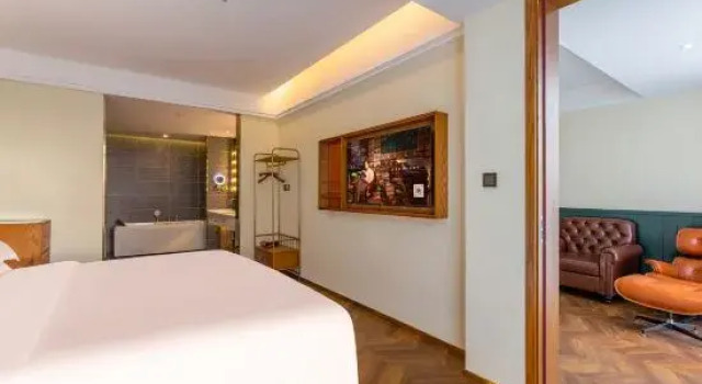 Люкс Business James Joyce Coffetel Hotel (Jinan Gangcheng District Yinzuo Mall)