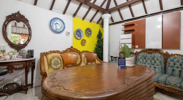 OYO 1806 Puri Arsita Homestay