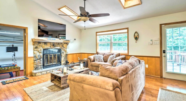 Коттедж Walk to Wolf Run Lake: Cottage w/ Furnished Deck