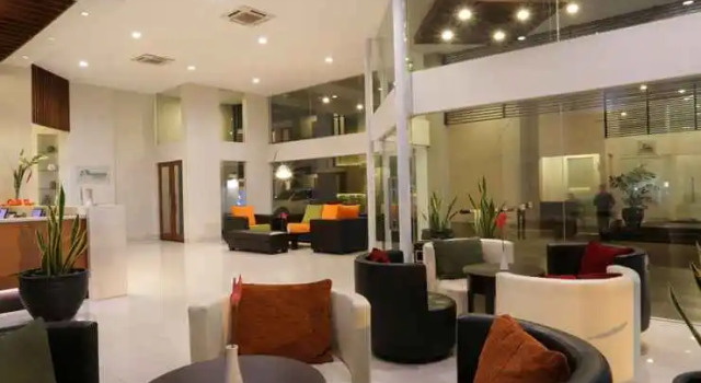 Hotel Quirin, Rezervovat Hotel Hotely v centru Semarang, hotely v centru Semarang, Parkování