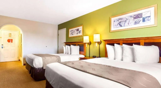 Четырёхместный номер Standard Auburn House Hotel