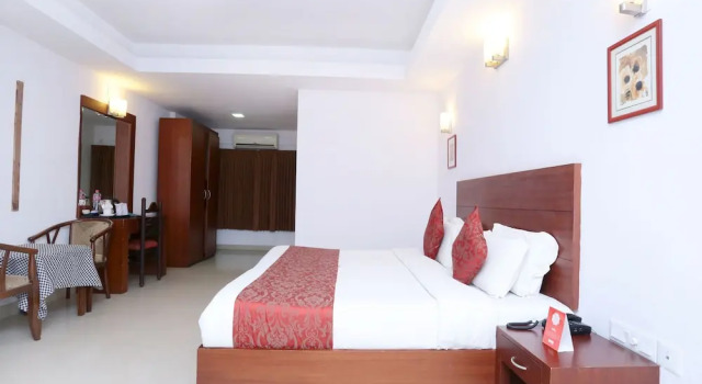 Oyo 15992 Central Hotel, Забронировать Отель Отели штата Кералы с парковкой, Парковка