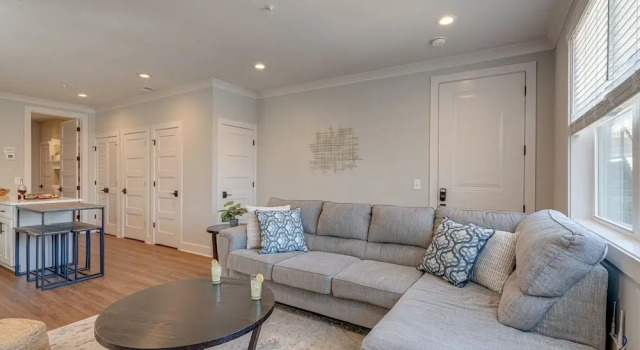 Коттедж Merry Melrose -mins to Broadway- Sleeps 6