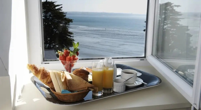 Трёхместный номер Standard Logis Hotel Belle-Vue