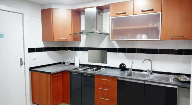 4 APTOS FULLY EQUIPPED STUDIOs NEARLY CENTER