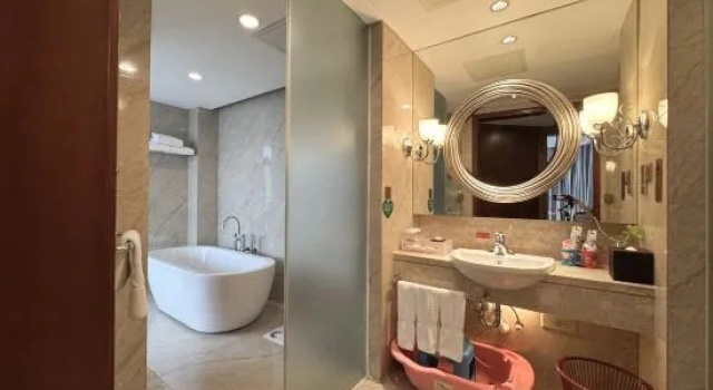 Люкс Ramada Longzhou Hotel