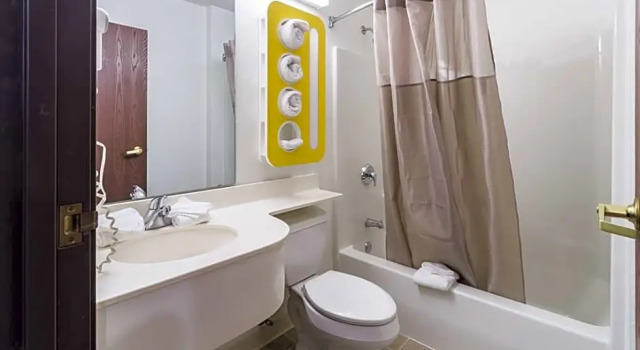 Vierer Suite Motel 6-Huron, OH - Sandusky