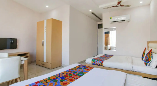 Hotel Skyla by OYO Rooms, Varaa Hotelli Zirakpur Haryana