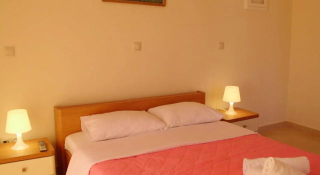Villa Christine - Maisonettes with fireplace, Book Villa Aliveri Central Greece