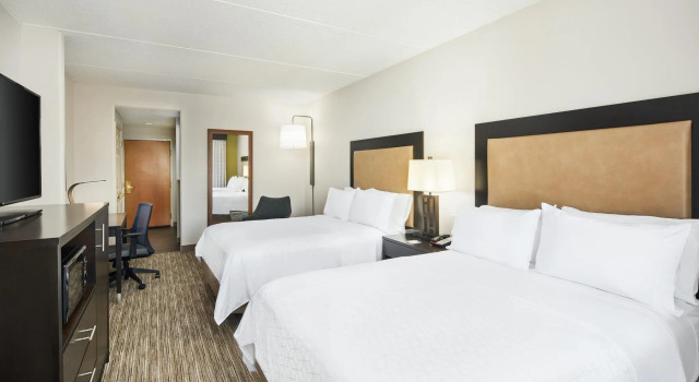 Четырёхместный номер Standard Holiday Inn Express & Suites Jacksonville South East - Medical Center Area by IHG