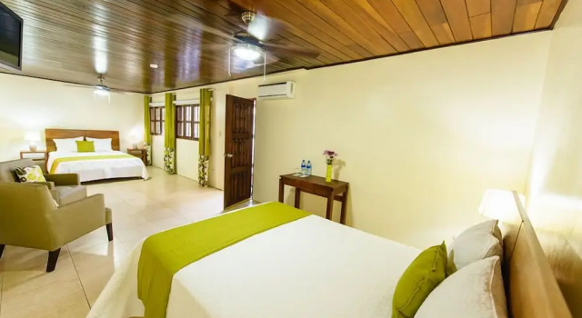 Четырёхместный семейный номер Standard Hotel Flor De Sarta