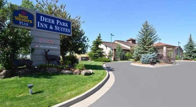 Четырёхместный номер Standard Best Western Plus Deer Park Hotel and Suites