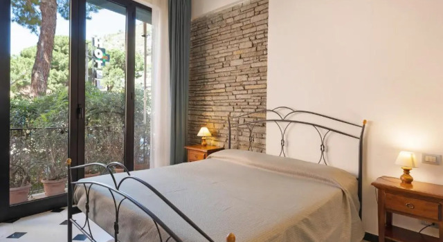 5 Mehari, Prenota Hotel Finale Ligure Riviera delle Palme