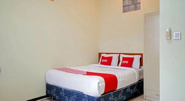 Двухместный номер Deluxe Urbanview Hotel Bartu Moh Toha Bandung by RedDoorz