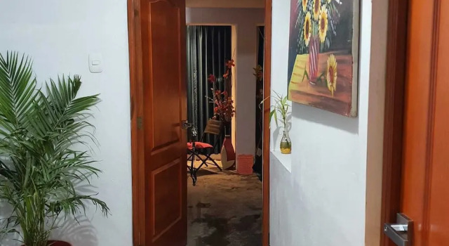 Трёхместный номер Standard с балконом Lima Airport Hostel