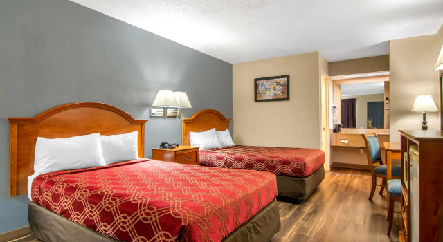 Standardowy czteroosobowy pokój Econo Lodge Helen