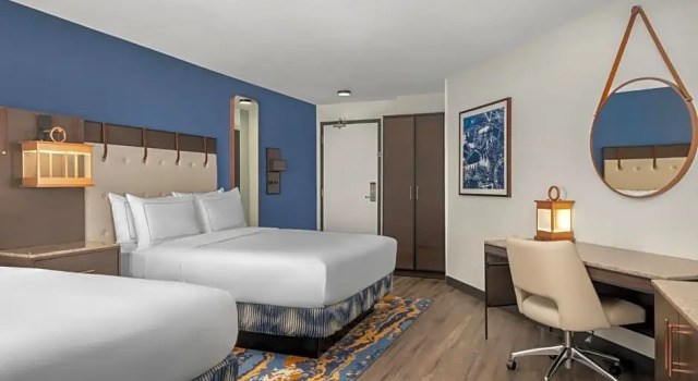 Двухместный номер Mobility/​Hearing Accessible Hotel Westport Kansas City, Tapestry Collection by Hilton