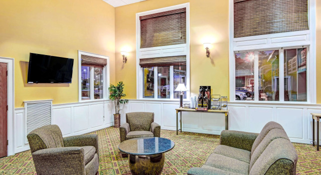 Methuen Inn and Conference Center, Varaa Hotelli Hotellit New England uima-altaalla, Uima-allas