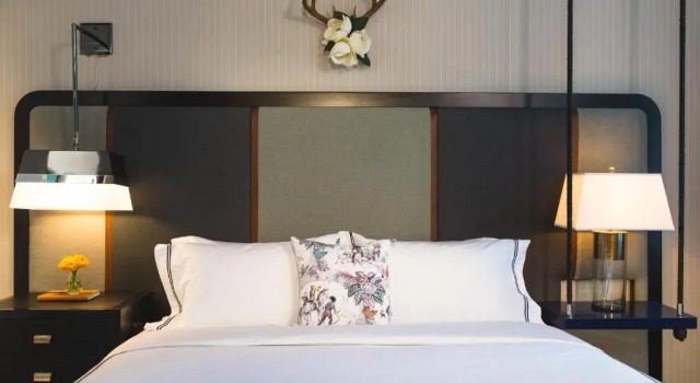 Номер Standard Kimpton Cardinal Hotel by IHG