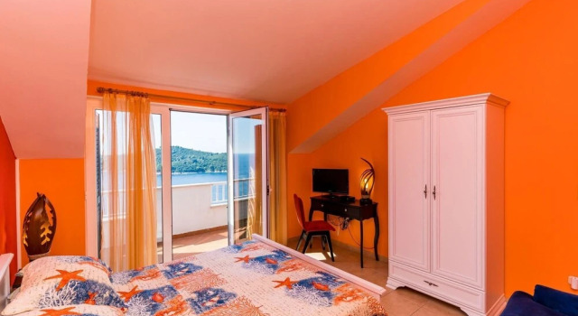 Villa Adrian - Six Bedroom Villa With Swimming Pool and Sea View ID Direct Booker 3663