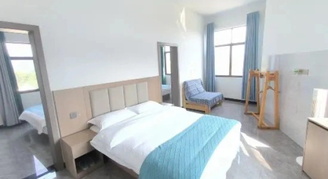 Люкс с 3 комнатами Lakeside Cloud Homestay