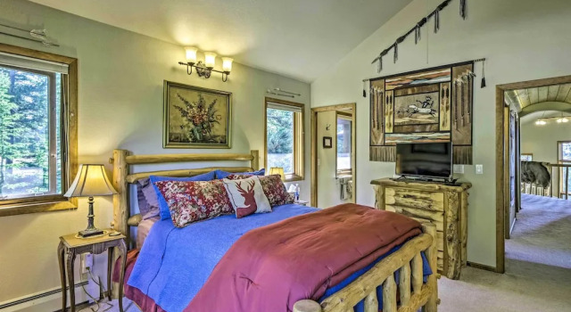 Коттедж Spacious Fairplay Retreat w/ Hot Tub & Fire Pit!