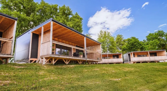 Lakeside Luxury Retreat Mobile Homes With Thermal Riviera Tickets, Book Hotel Hoteller i Posavje med pool, Swimmingpool