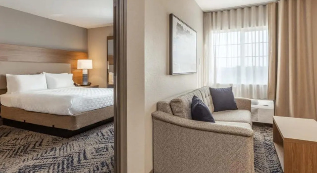 Люкс Deluxe Candlewood Suites O Fallon by IHG