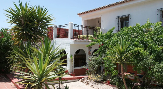 Beautiful 13 bed Villa, Private Pool, Large Garden, Rezervați Hotel Cacin 