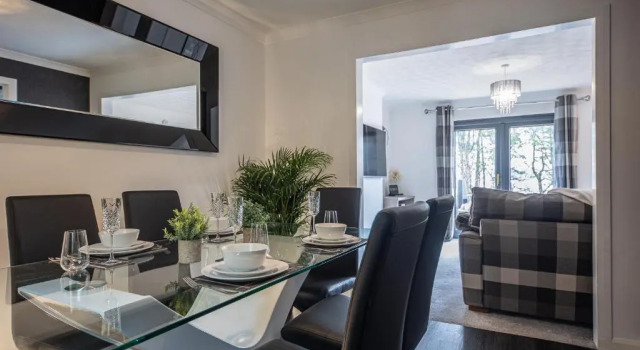 Коттедж Modern 2 Bedroom House