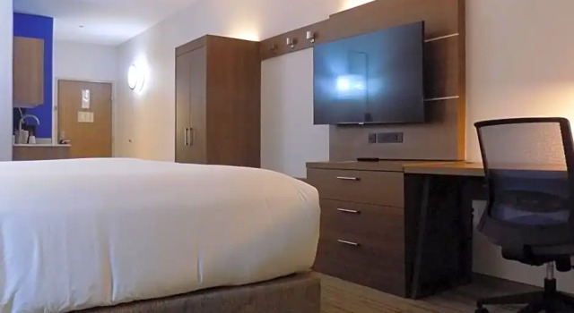 Трёхместный люкс Holiday Inn Express Hotel & Suites Mission-McAllen Area by IHG