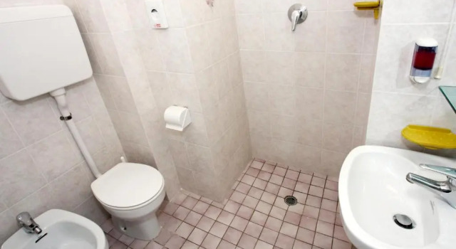 Четырёхместный номер Economy Hotel Baia