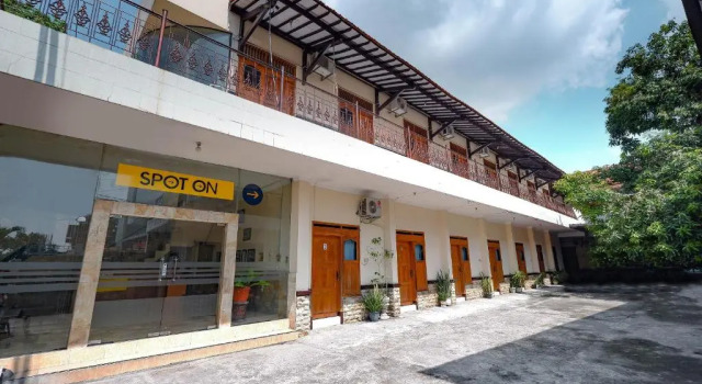 SPOT ON 2011 Hotel Mekar Sari
