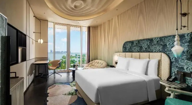 Двухместный номер Standard с видом на озеро Hotel Indigo Shanghai Harbour City by IHG
