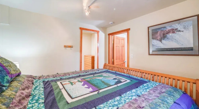 Truckee Home w/ Private Hot Tub on a Golf Course, Забронировать Дом для отпуска Траки Скво-Вэлли, рядом с Гольф-клуб Tahoe Donner