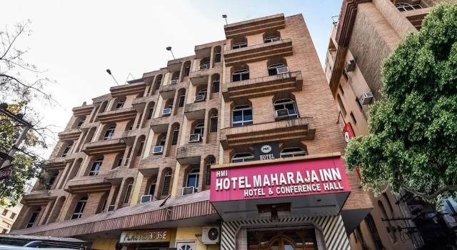 OYO 11732 Maharaja Inn