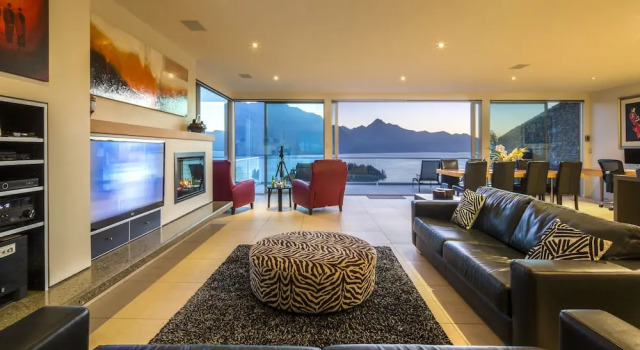Queenscliff Villa - outstanding views and close to town, Забронировать Вилла Куинстаун 