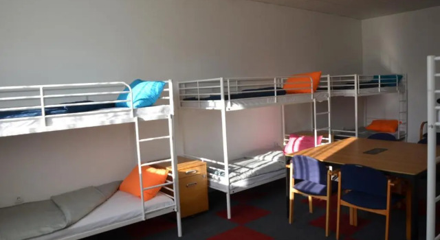 Кровать в общем номере Enka Apartmani