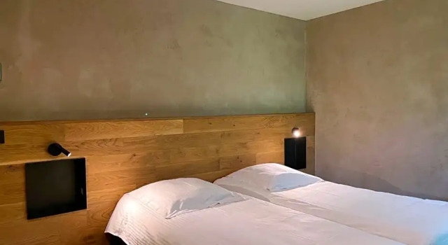 Номер Deluxe Hostellerie La Claire Fontaine, Logis hôtels & Spa included