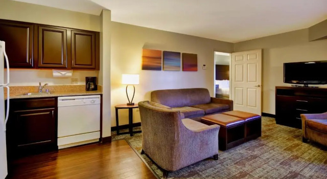 Люкс с 2 комнатами Staybridge Suites Madison - East by IHG