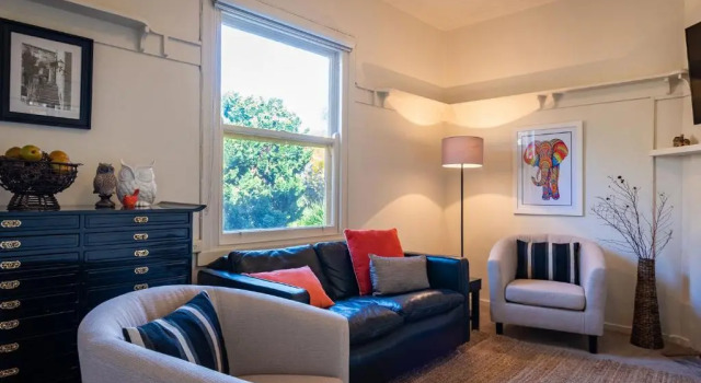 Коттедж Dawns Sleeps 4 in 2 queens with 2 ensuites wifi in town.