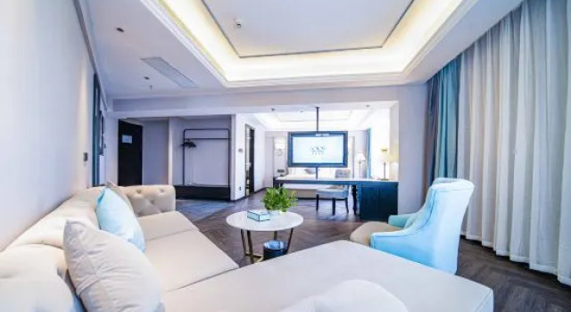 Люкс Deluxe YOU-SEE Hotel (Zhuhai Riyuebei Grand Theater, Qinglv Road,)