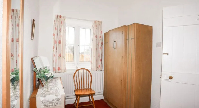 Ty Hir, Book Feriehus Llangoed 