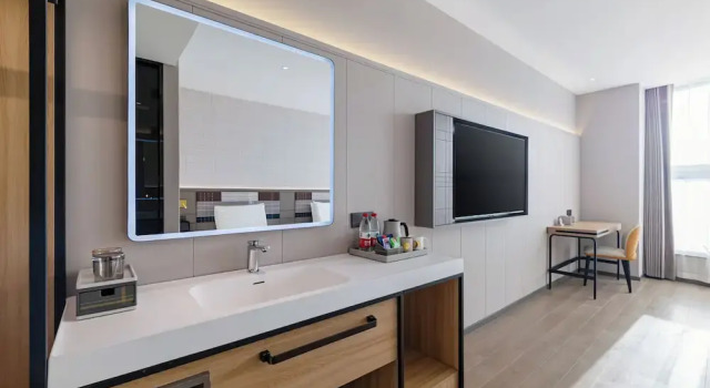 HomeInn Plus Guozhan Liufang Subway Stn, Book Hotel Hoteller i Beijing Province med parkering, Parkering