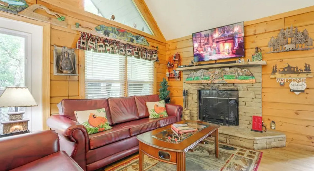 Return to Eden Cabin w/ Hot Tub: 4 Mi to Dollywood