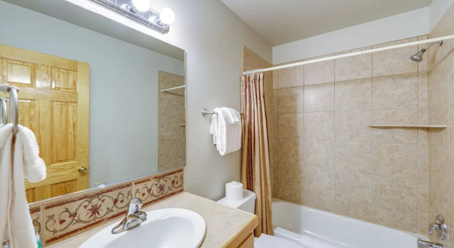 Апартаменты Angel Fire Townhome w/ Hot Tub: 2 Mi to Ski Resort